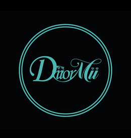 diiormii in a double circle in a cursive font, the letter i is dotted with diamonds
